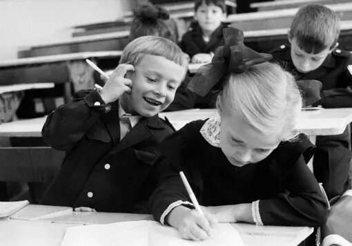 Ребенок загружен в школе уроками, а ничего не понимает: почему раньше дети учились меньше, а знали больше?