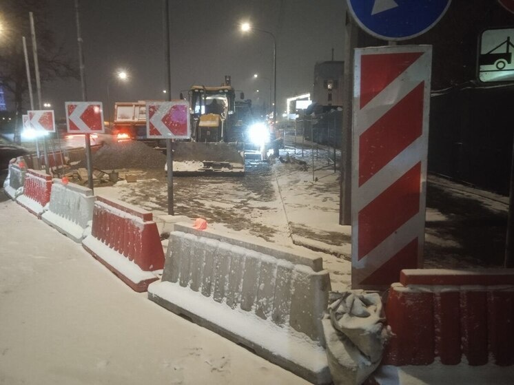     Сейчас идет подготовка котлована к замене участка трубы. Фото: пресс-служба Водоканала Санкт-Петербурга