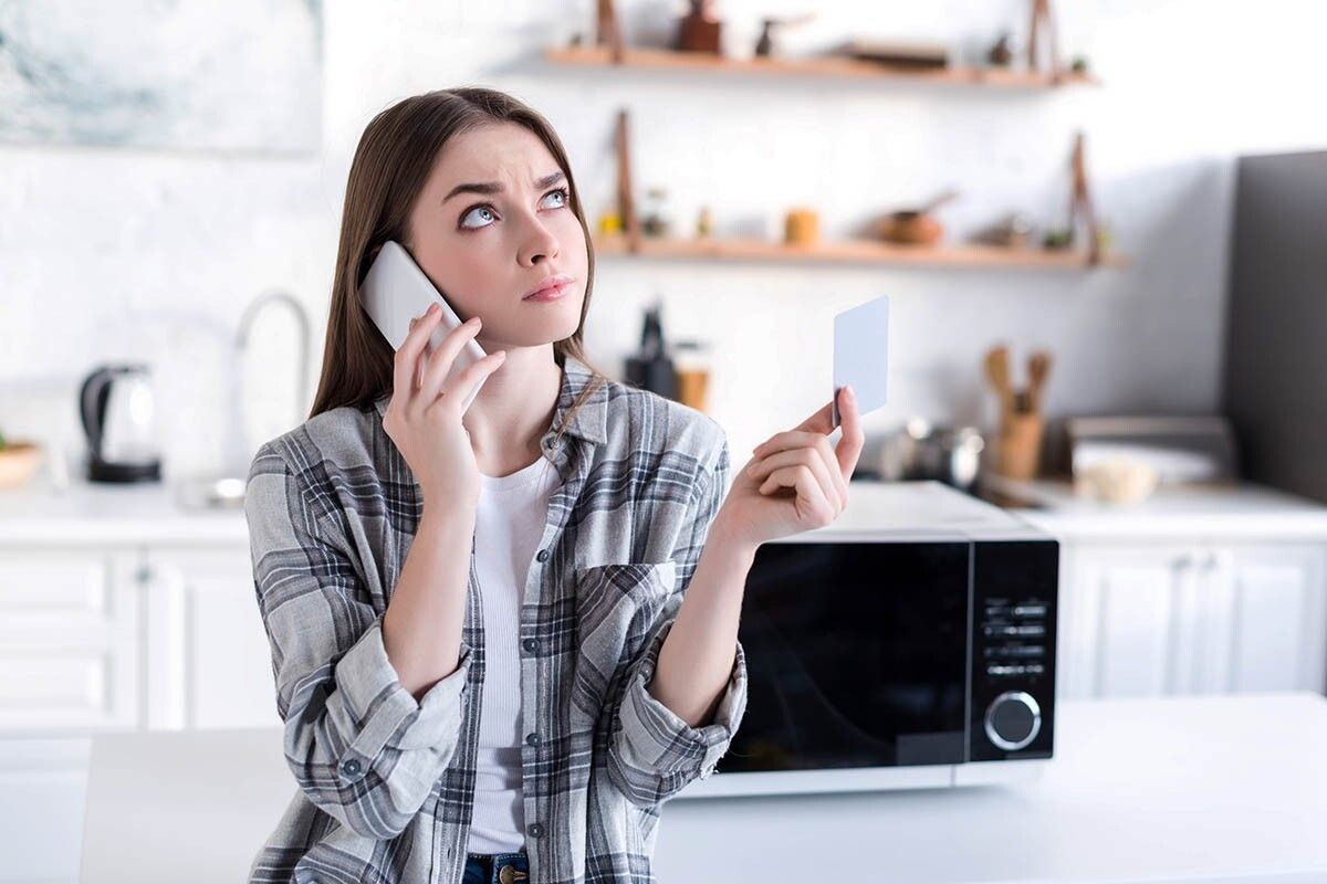 Одни из психологических причин долгов — необдуманное желание покупать. Источник: LightField Studios / Shutterstock / FOTODOM📷
