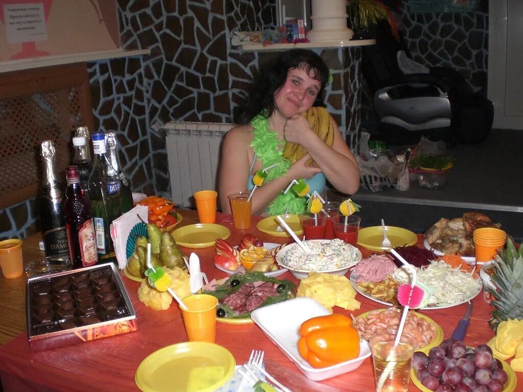 А так, было дело, с коллегами Старый Год провожали. В Гавайском стиле