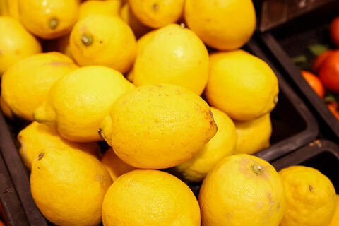Кисло, но полезно: зачем на самом деле добавлять лимон в рацион