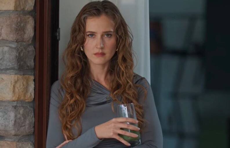 Стоп кадр из сериала «Розы и грехи»