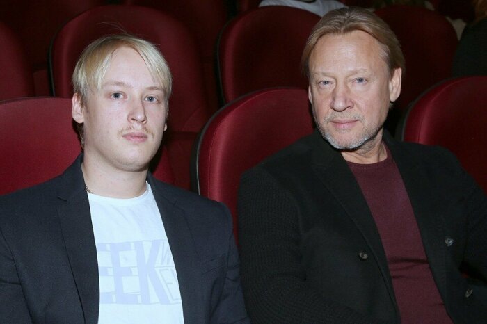 По словам Дмитрия Харатьяна, именно дети вытащили его из алкогольной ямы.