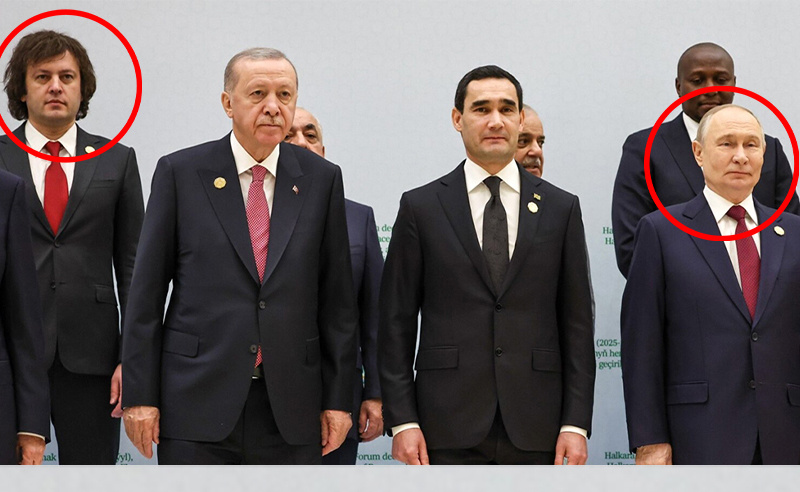 "Скандальная" фотография грузинских оппозиционных телеканалов: Путин и Кобахидзе вместе.