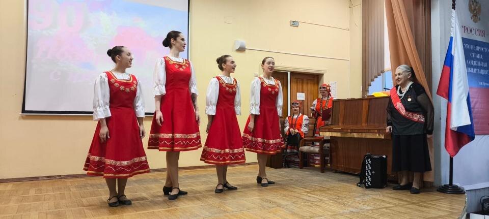 ВОРОНЕЖ: ЮБИЛЕЙ Р.И. ХАРАХУРСАХ, ВЕТЕРАНА КОМПАРТИИ, РУКОВОДИТЕЛЯ ДЕТСКОГО ФОЛЬКЛОРНОГО АНСАМБЛЯ «ЖЕЛАНУШКА» И МУЗЕЯ «РУССКАЯ ПЕСНЯ»