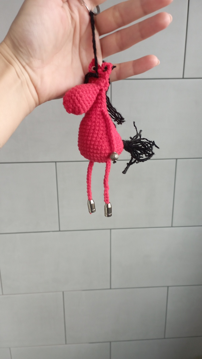 Лошадка крючком. Работа и фото автора канала прядильщик. 