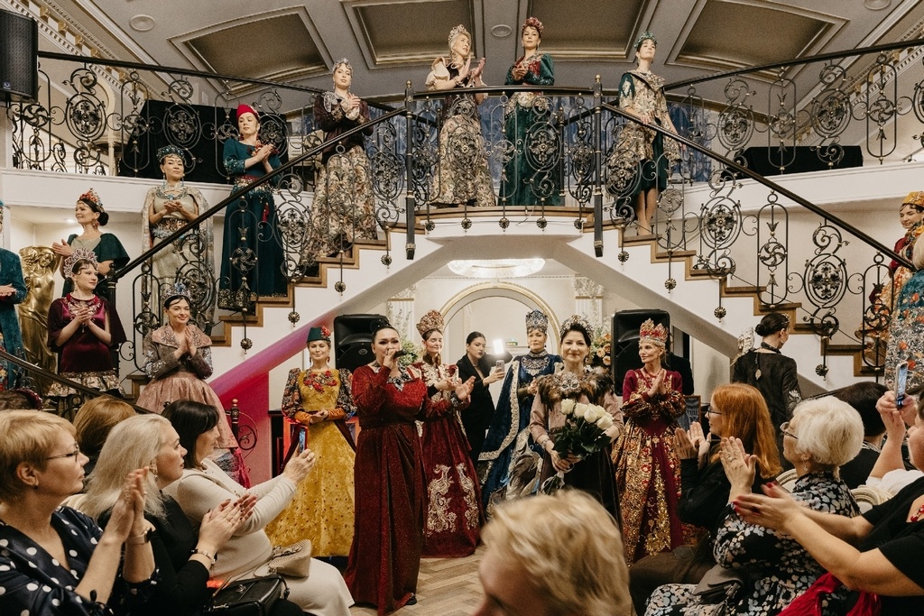    Дом моды Юлии Бородулиной работает с 1 декабря. Торжественное открытие прошло в гастрономическом доме "Милютин"