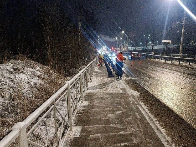     Сегодня улицы убирают 757 единиц техники. Фото: комитет по благоустройству города