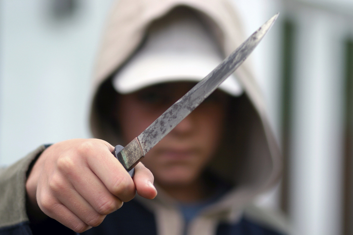     Девятиклассник ударил ножом в спину учителя математики Марию Андрееву в Санкт-Петербурге