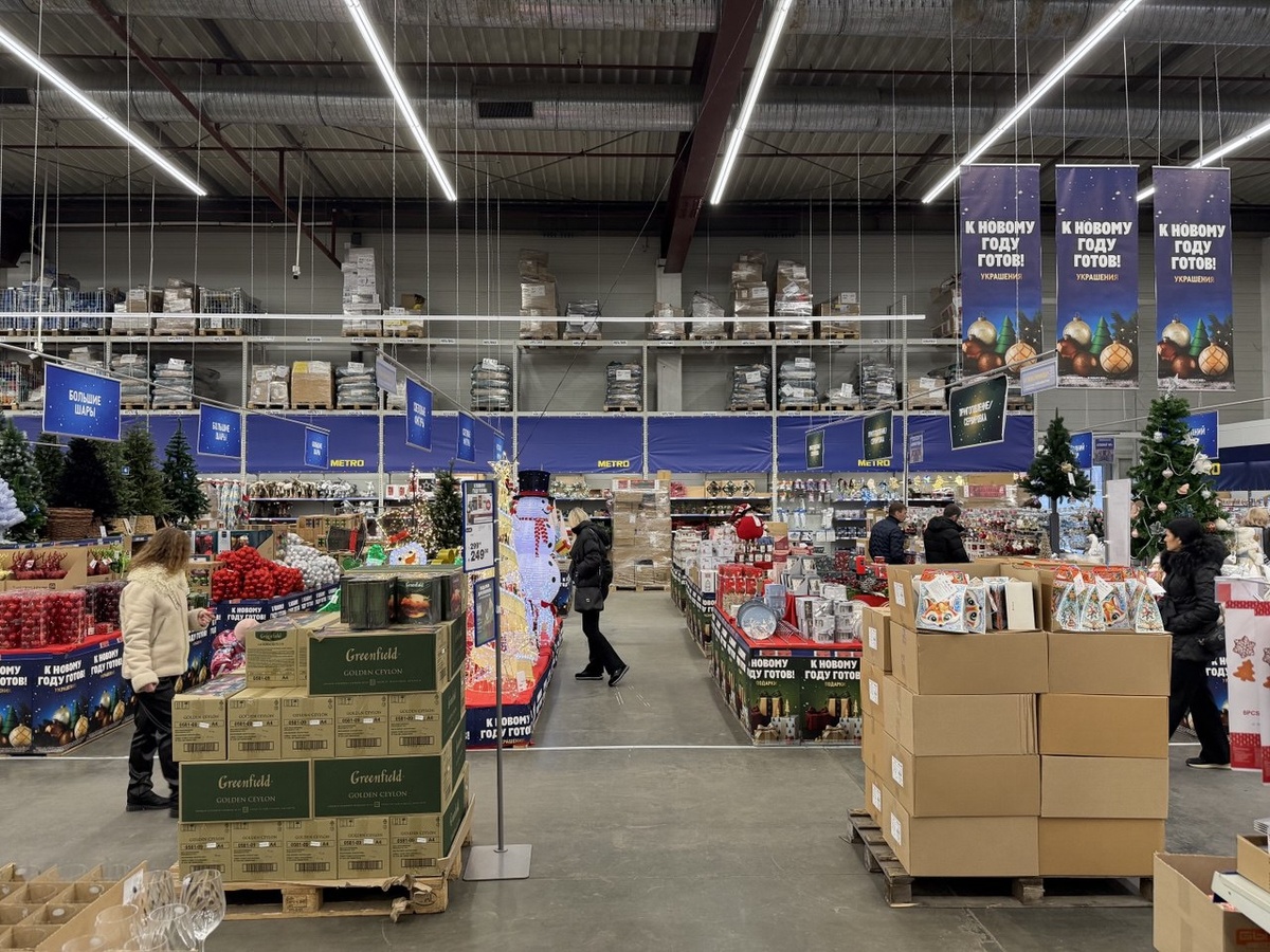 Огромный ассортимент новогодних товаров в METRO
