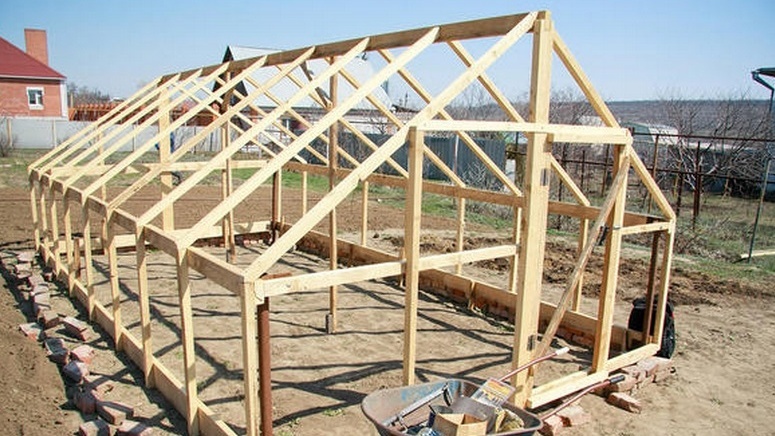 Деревянная конструкция складывается благодаря петлевым соединениям