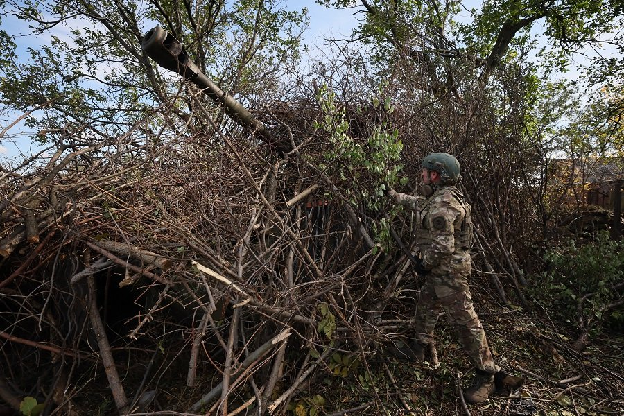 Военнослужащий группировки войск "Центр" во время боевой работы в зоне проведения специальной военной операции - Фото: Дмитрий Ягодкин/ТАСС