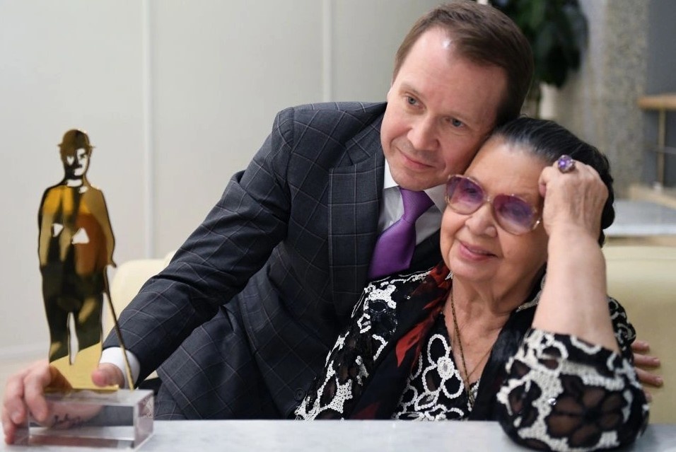 Евгений Миронов считает себя "маменькиным сынком".