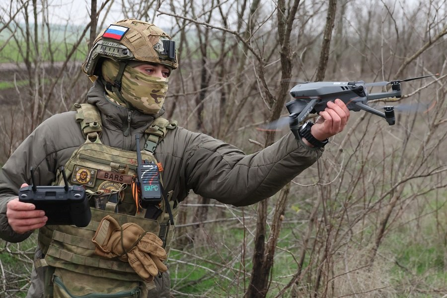 Работа оператора БПЛА в зоне СВО - Фото: Александр Полегенько/ТАСС