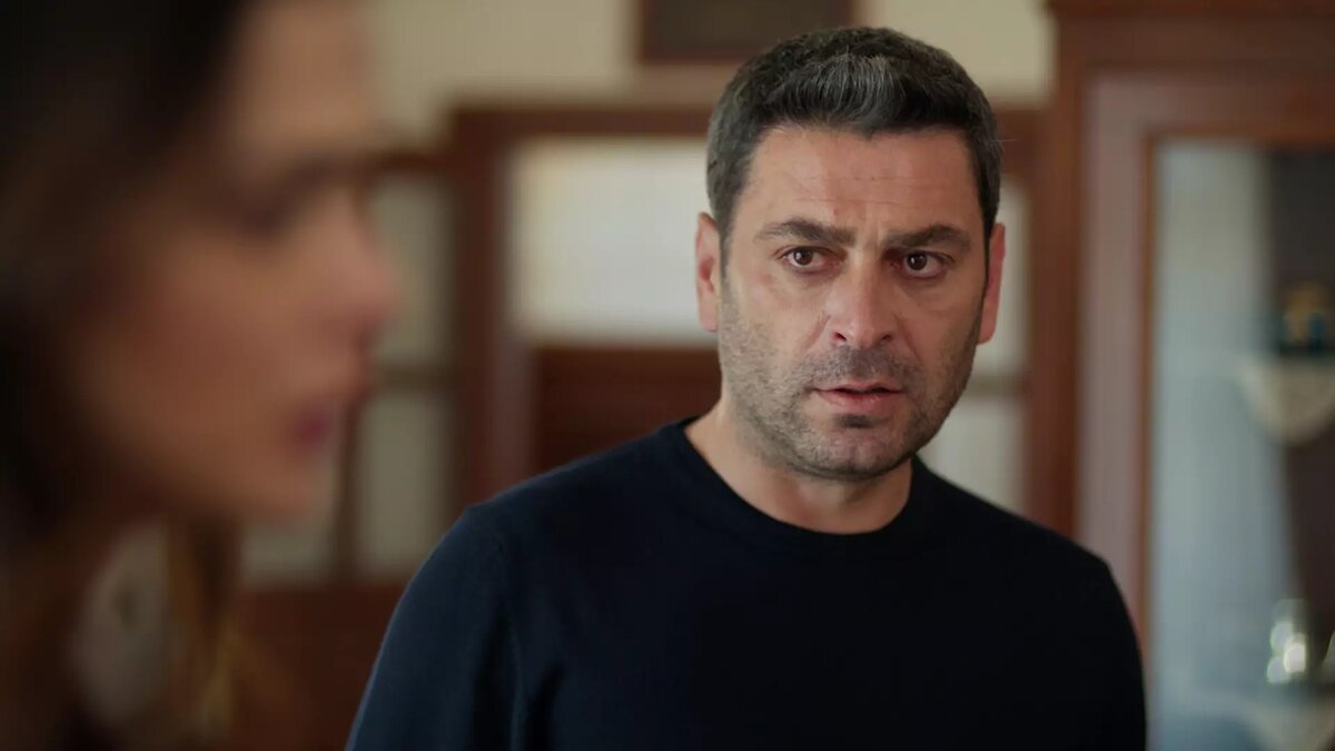 кадр из сериала «Далекий город»