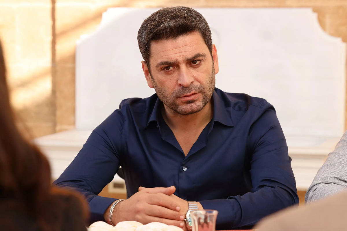 кадр из сериала «Далекий город»