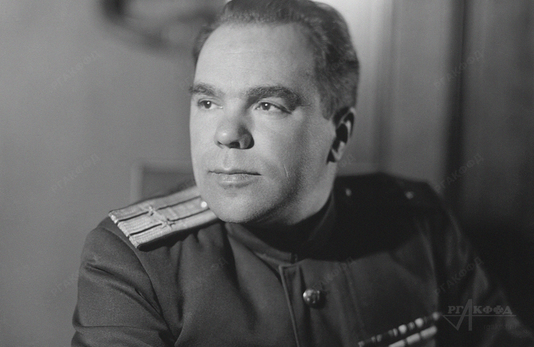 Портрет советского писателя, драматурга В.В. Вишневского / 1941-1945 гг. / Фотограф: М.С. Наппельбаум / РГАКФФД. Арх.№ 4-948