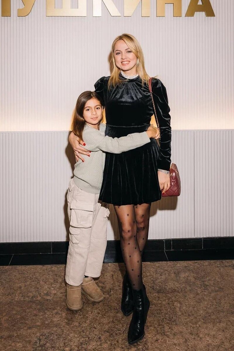    Янина Студилина с дочерью Евгений Смирнов