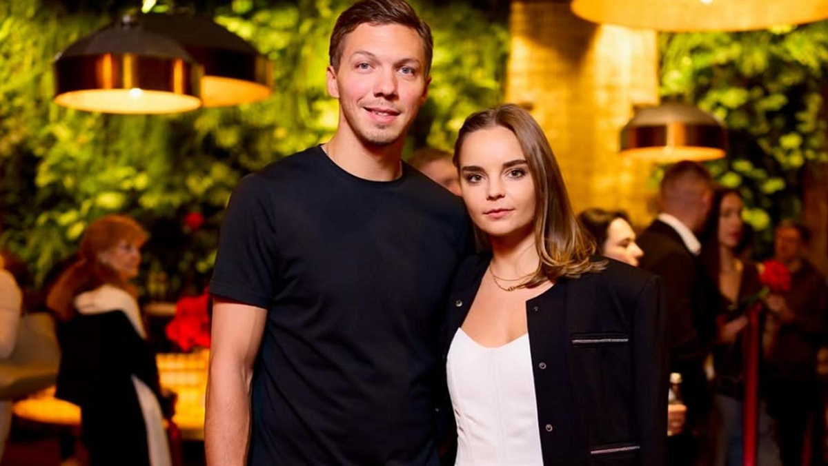    Дмитрий Соловьев и Дина Аверина. Фото: Instagram (Запрещён в РФ) @dinaverina98