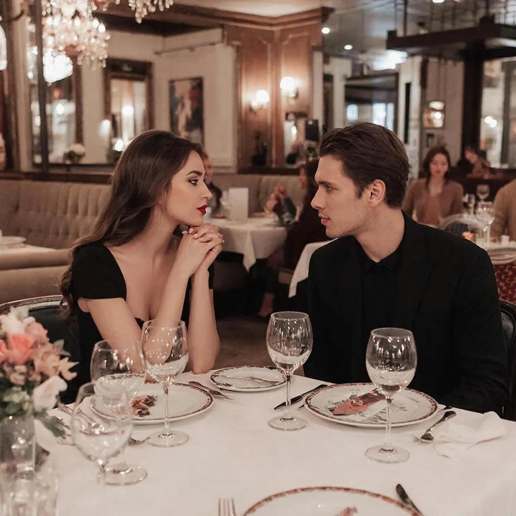 Свидание. Иллюстрация сгенерирована нейросетью