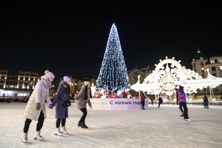    В парке «Черное озеро» новогодняя ночь будет наполнена активностями. Гостей ждут выступления кавер-групп, диджей-сет, а также развлекательная программа от ведущего и аниматоров.   
Фото: «БИЗНЕС Online»