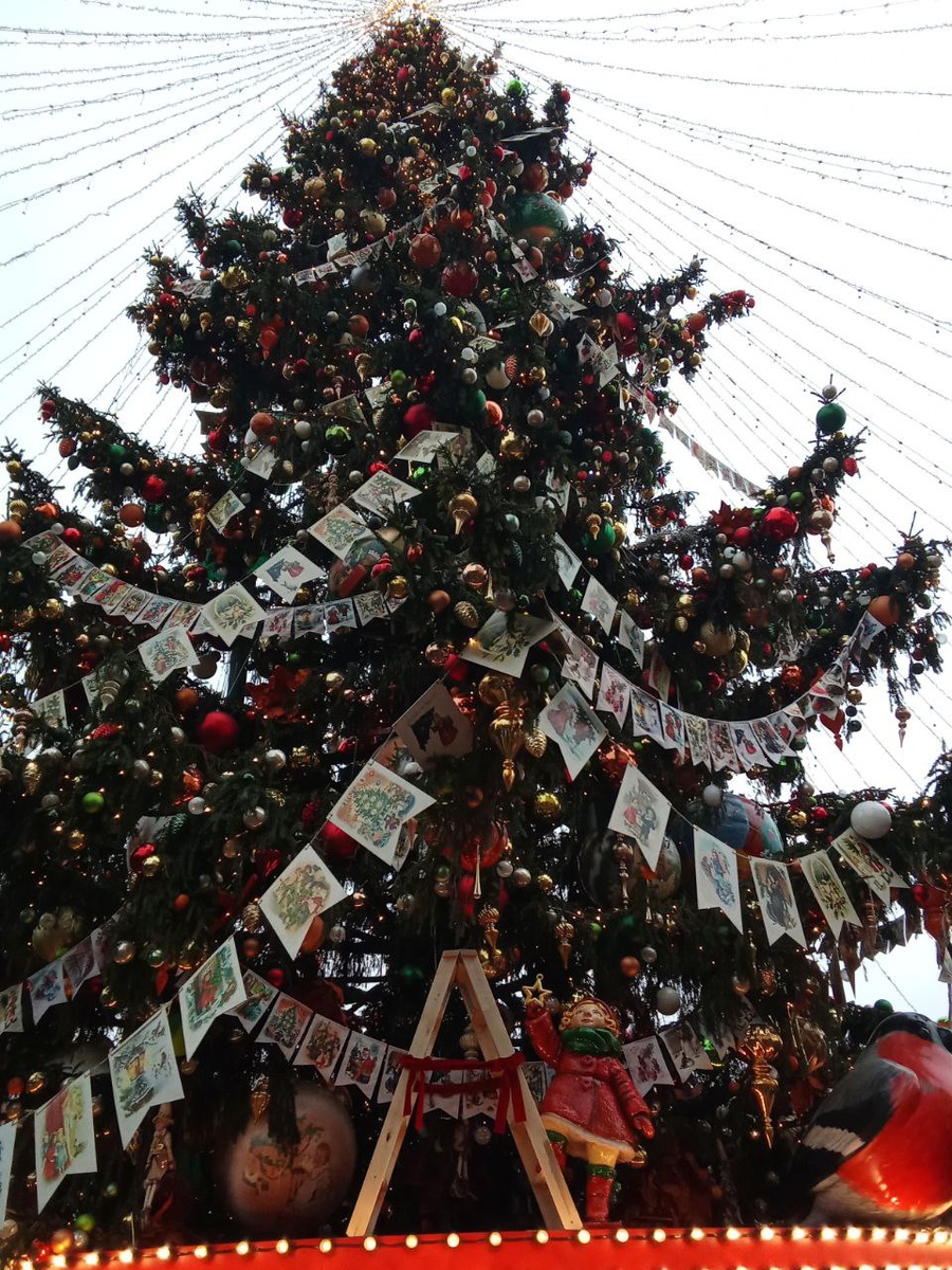 Елочка на Манежной площади