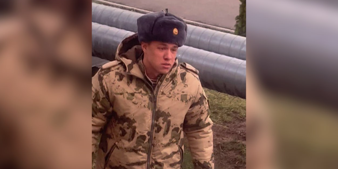 "Не фотографировать, денег не просить": VIP-срочник ходит с сопровождающим. Есть жертвы. Прекратите позор!