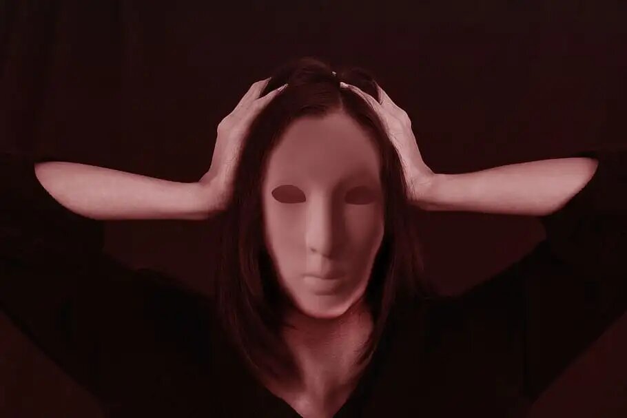 Девушка, маска. Источник: Piqsels.com/ru