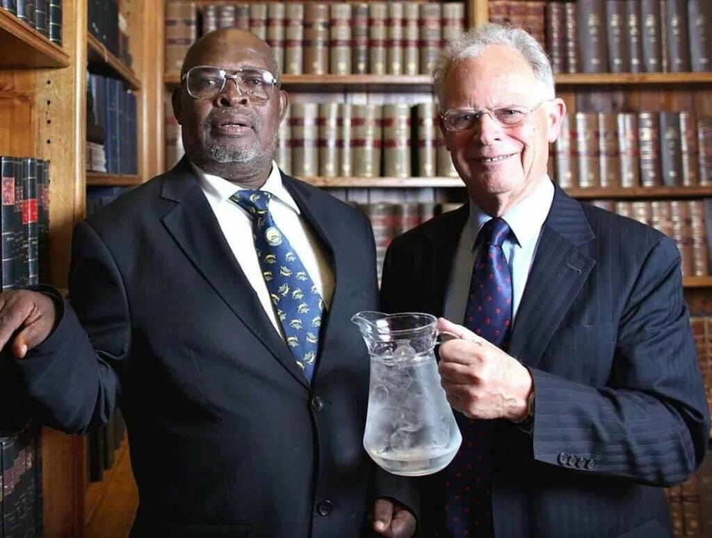 Эрасто Мпемба с Деннисом Осборном, 2013 год