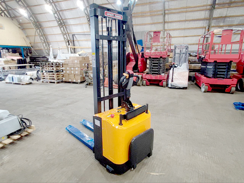 Самоходный электрический штабелер CDD15T с откидной подножкой для оператора