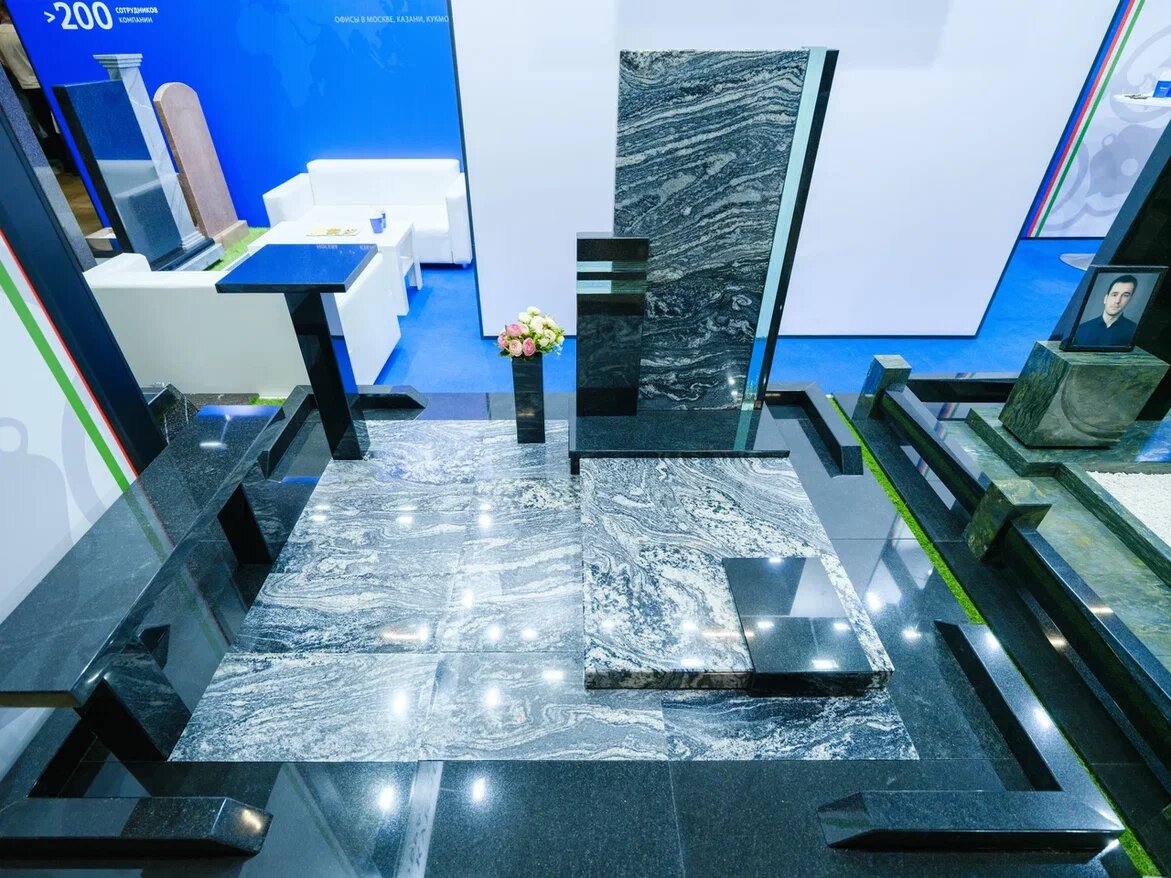 Мемориальный комплекс из гранита Лагиярви и Габбро.