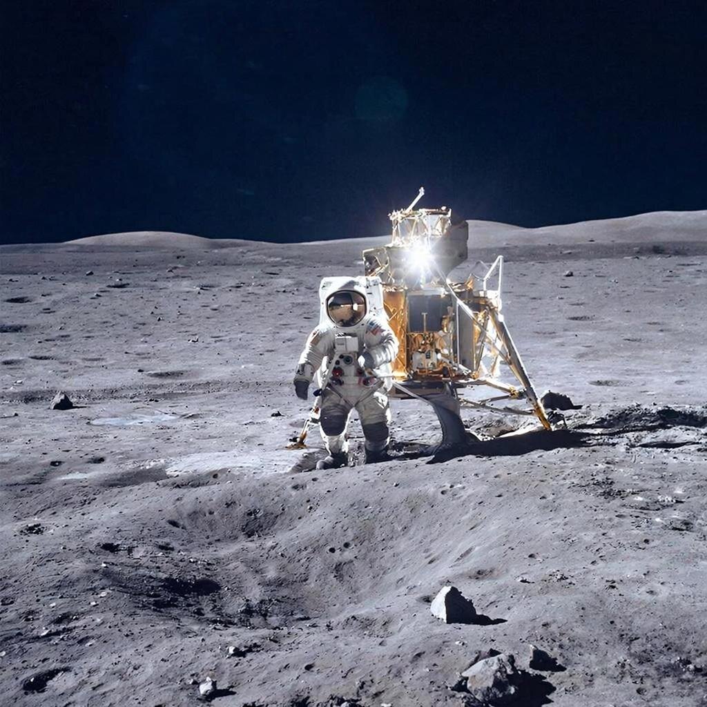 На Луне. Изображение сгенерировано сервисом GigaChat 