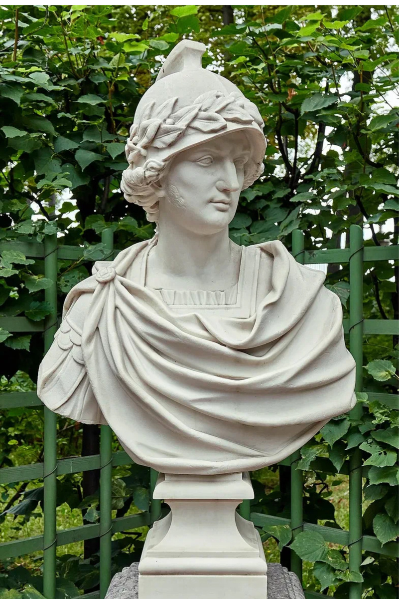 Пьетро Баррата. Бюст Александра Македонского. Выставлен в Летнем саду. Фотография из интернета.