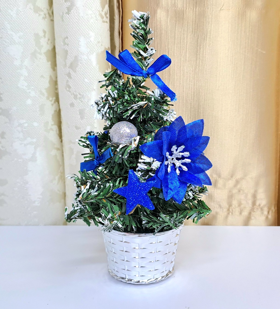 Миниатюрная ёлочка. 