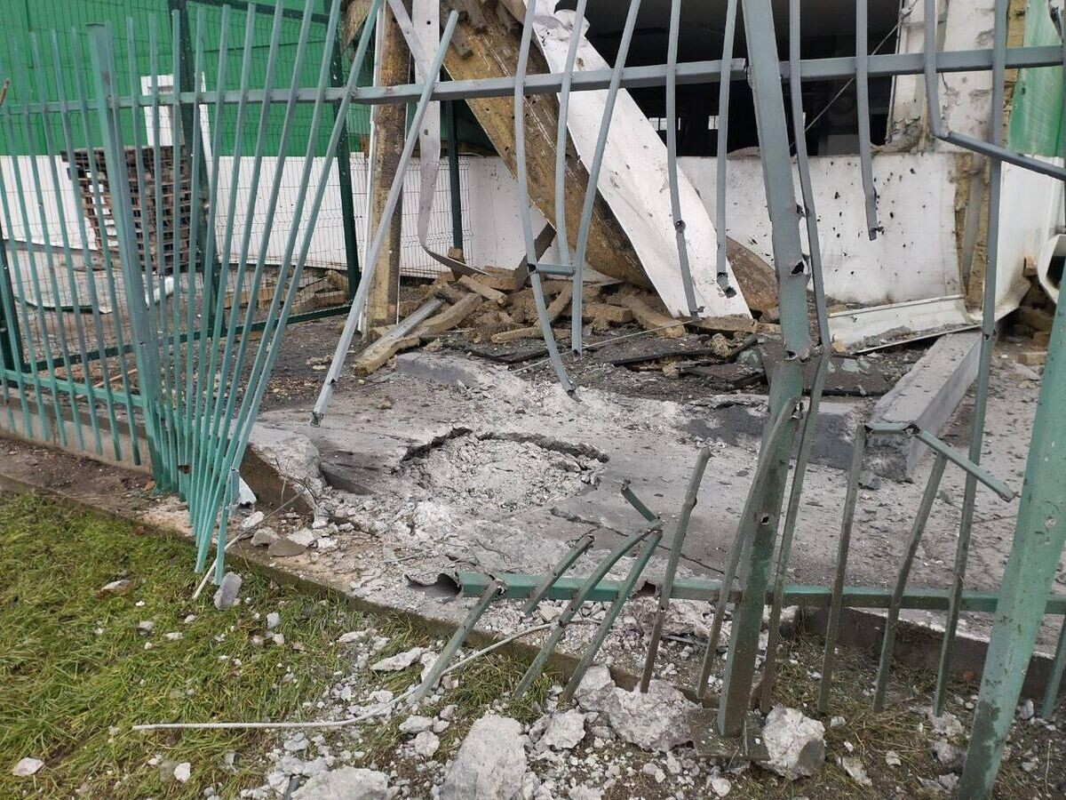    Последствия обстрела здания администрации в Каховке в Херсонской области | © Фото : соцсети