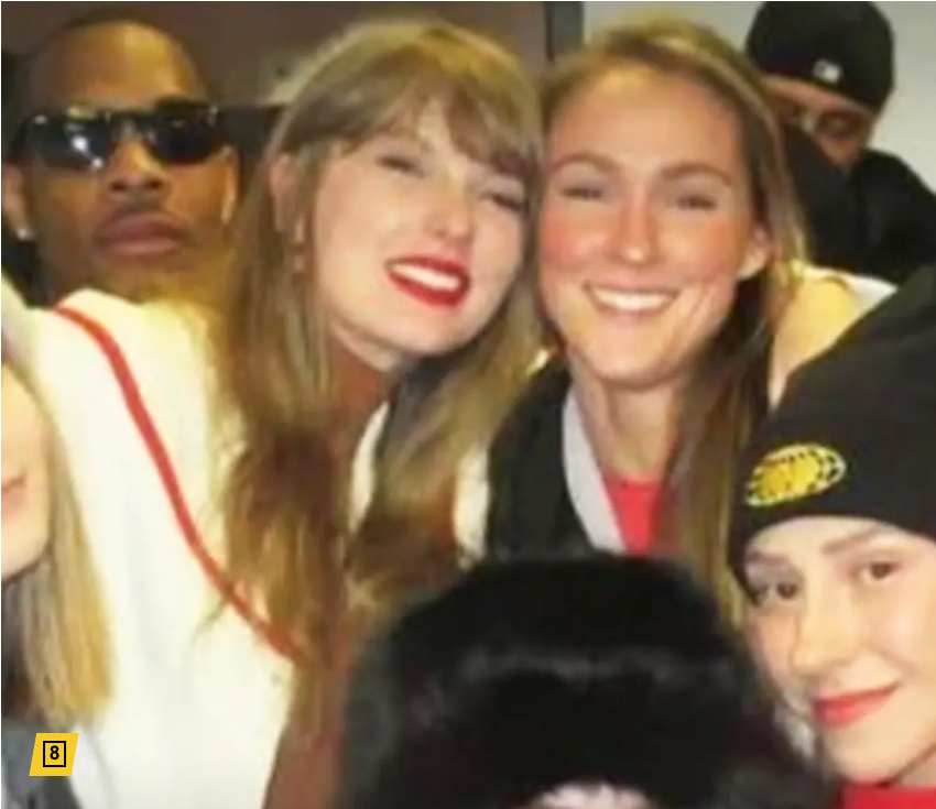 Победительницу премии «Грэмми» заметили с малышкой, когда она сидела рядом с Кайли в VIP-ложе на стадионе «Эрроухед» в Канзас-Сити, штат Миссури