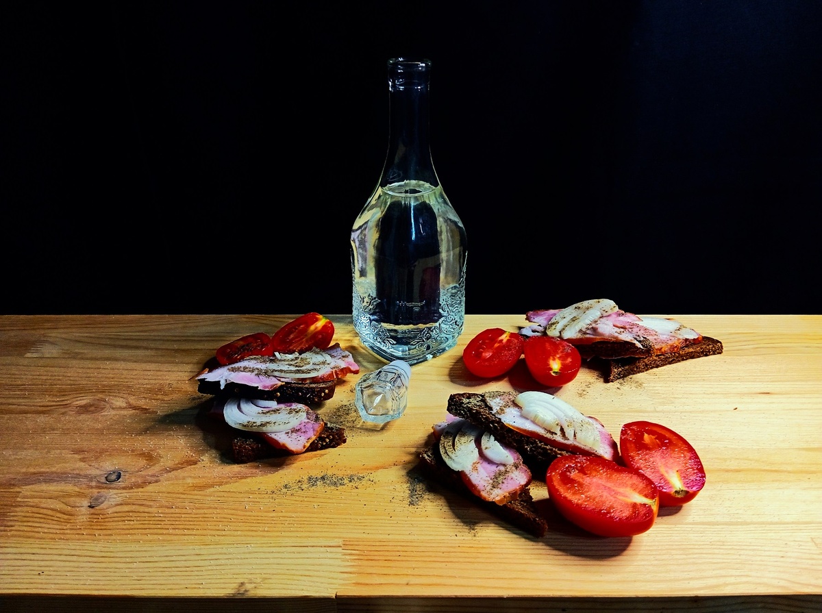 Россияне присматриваются к джину и рому. Фото: Алексей Лохвицкий / ForPost