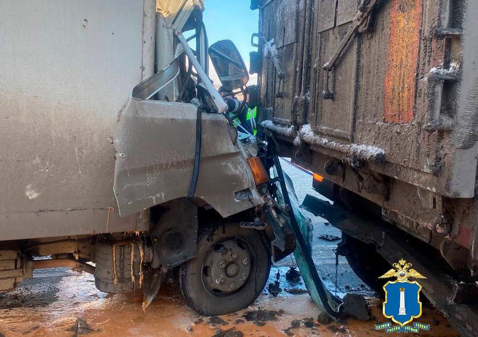    На ульяновской трассе в Сурском районе в столкновении двух фур погиб водитель | ФОТО: Госавтоинспекция Ульяновской области