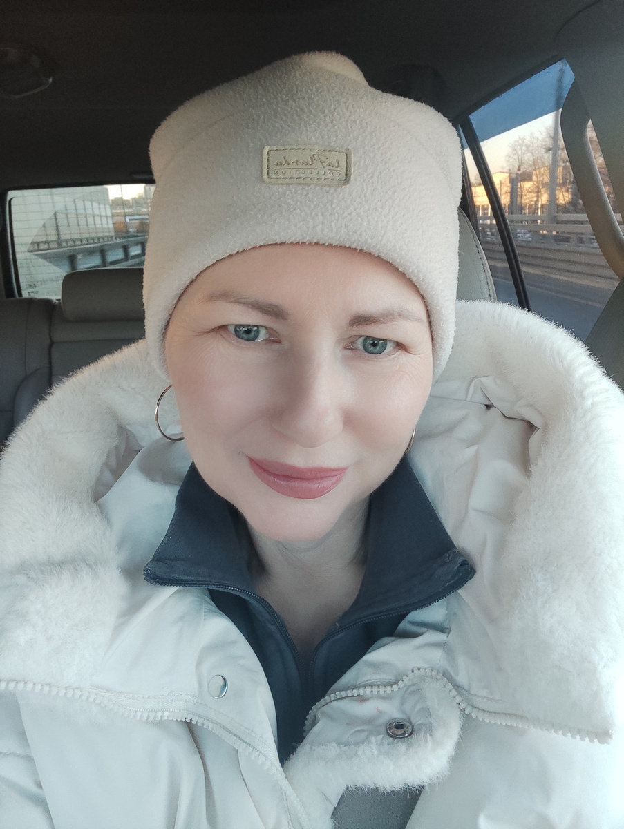Уже перебралась в пуховик, у нас морозно