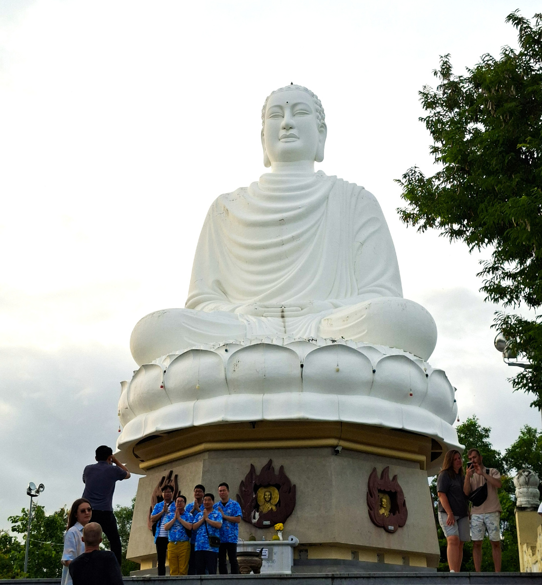 Белый Будда Нячанг