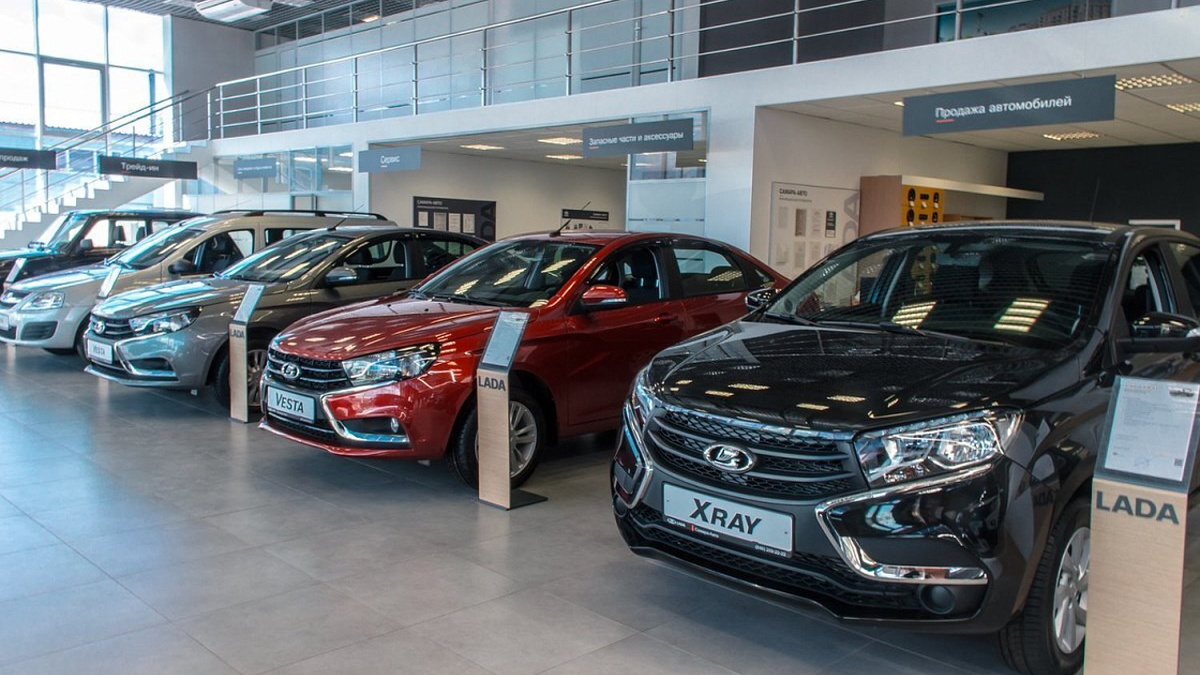 АвтоВАЗ на грани: склады переполнены, планы горят, покупателей нет