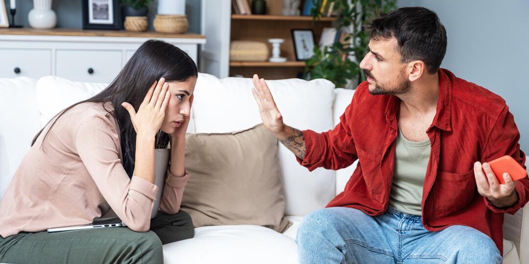 От семьи прятал деньги у матери