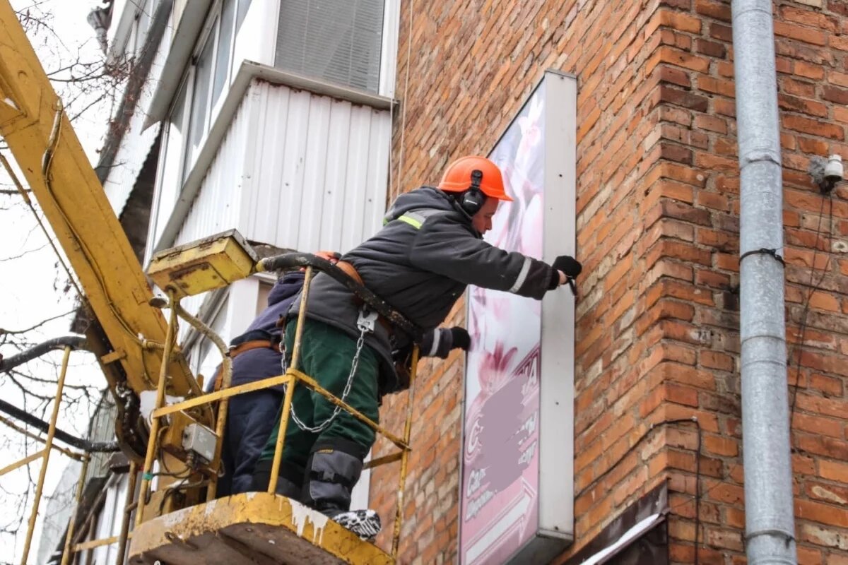    В Смоленске усилят контроль за рекламой на фасадах домов