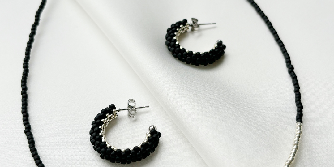 Изящество черно-серебряного: комплект ручной работы.