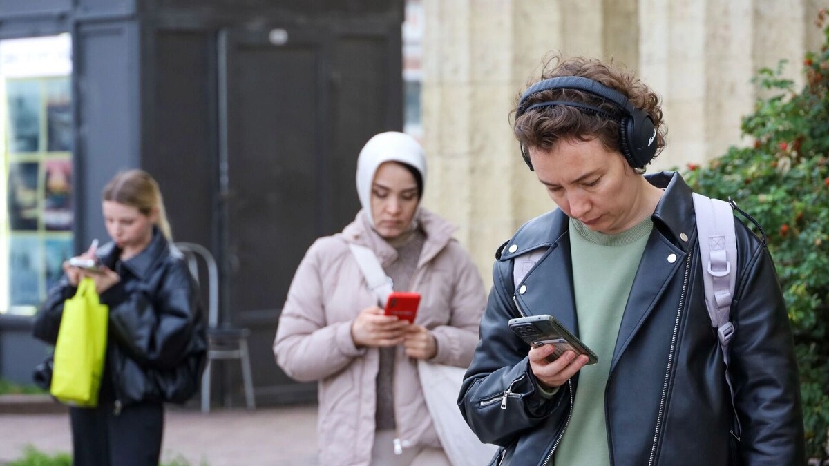 На прошлой неделе в Петербурге мобильного интернета не было четыря дня из семи. Фото: Олег Елков, ТАСС
