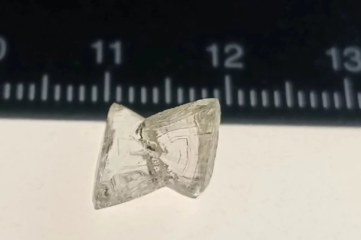    На месторождении под Архангельском добыли алмаз в форме бантика