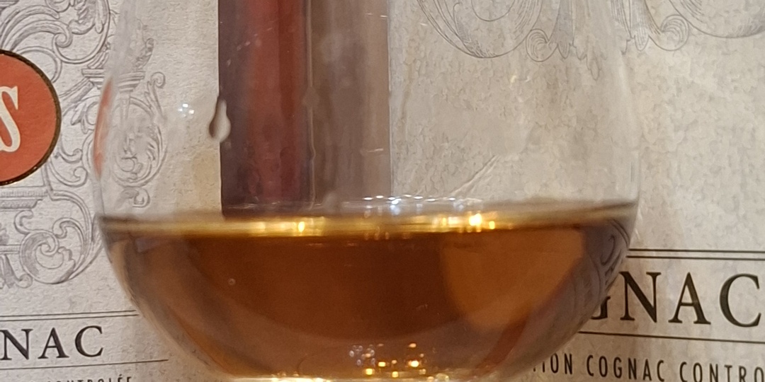 Cognac Seigneur de Bellus VS - дешёвый застольный ноунейм или альтернитава отечественному Derbend ХО под кубинскую сигу!?