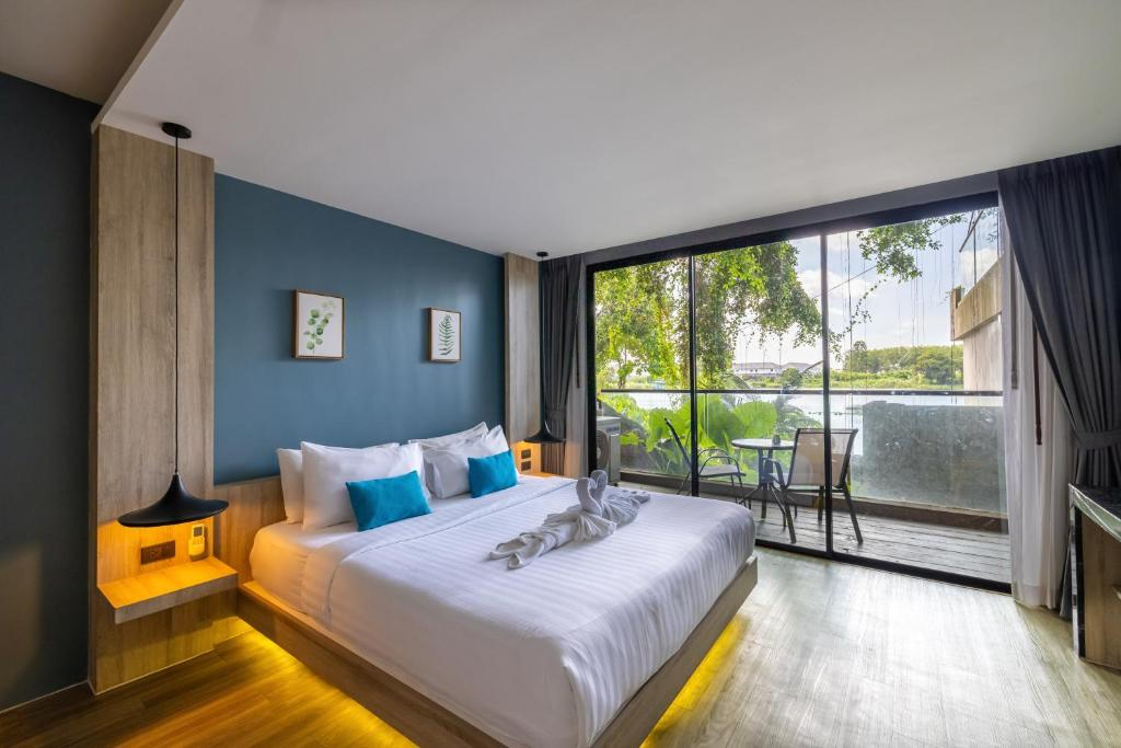 Источник: Booking