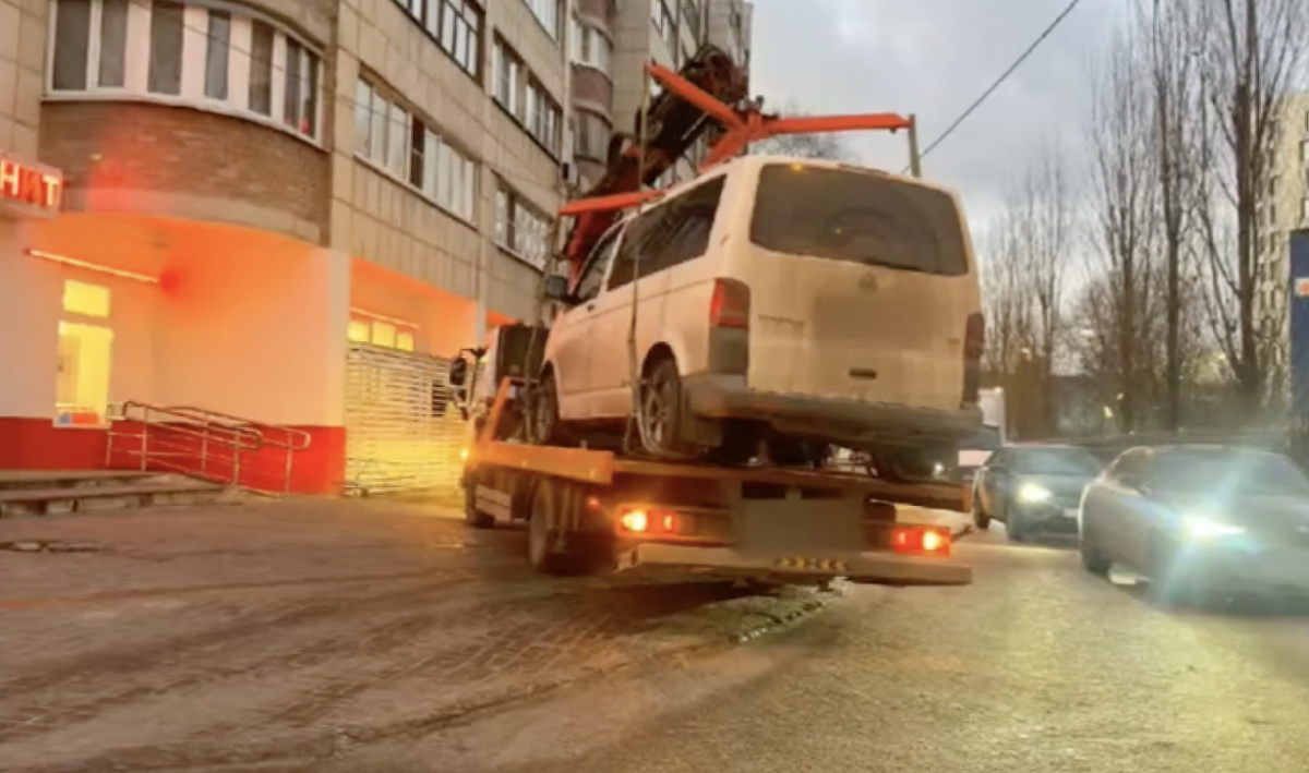     Авто эвакуировали. Автор: Олег Петров. Фото: МВД.