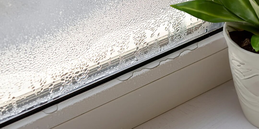 Конденсат на окнах: почему плачут стёкла и как это остановить